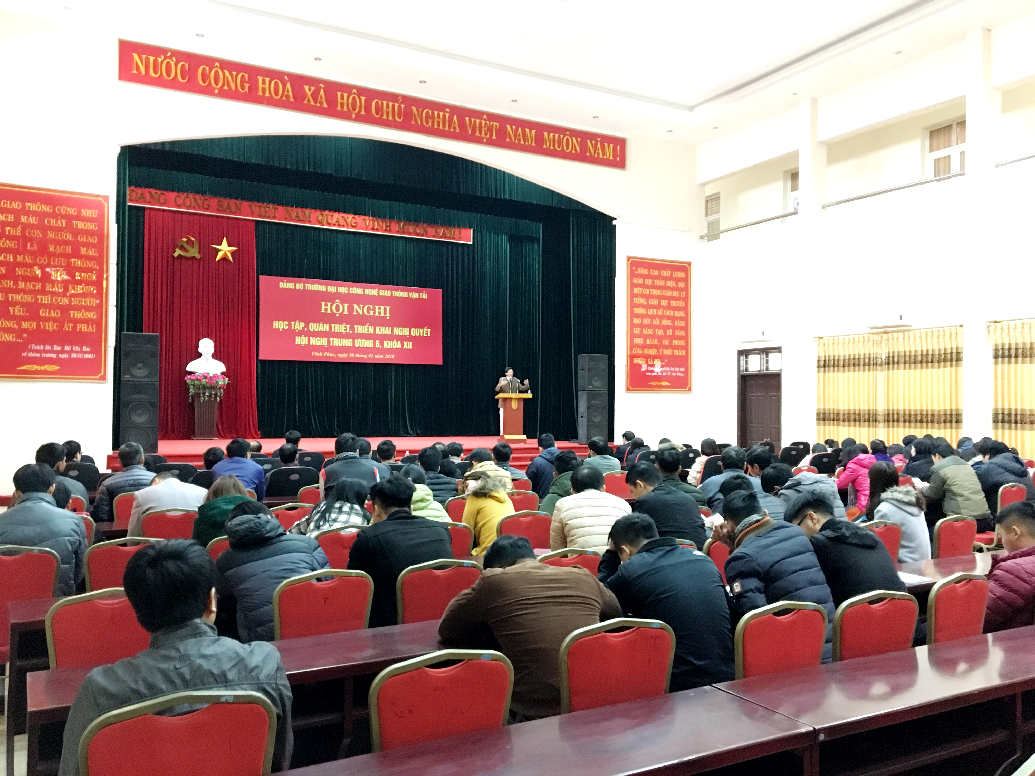 Trường Đại học Công nghệ GTVT học tập, quán triệt và triển khai thực hiện Nghị quyết Hội nghị Trung ương 6, khóa XII của Đảng