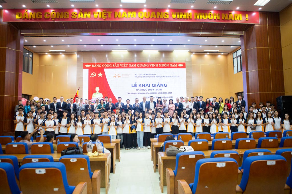 Trường Đại học Công nghệ GTVT tổ chức Lễ khai giảng năm học 2024 - 2025