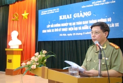 Khai giảng Lớp tập huấn " Bồi dưỡng nghiệp vụ ATGT đường bộ, khai thác xe ô tô kỹ thuật hiện đại và nâng cao nghiệp vụ lái xe"