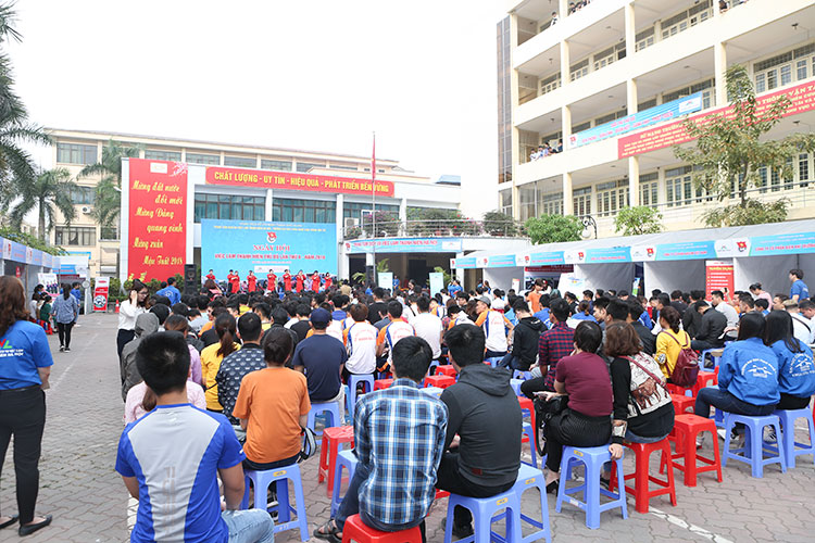 University of Transport Technology organized the 10th Job Festival Day for Hanoi capital youth in 2018