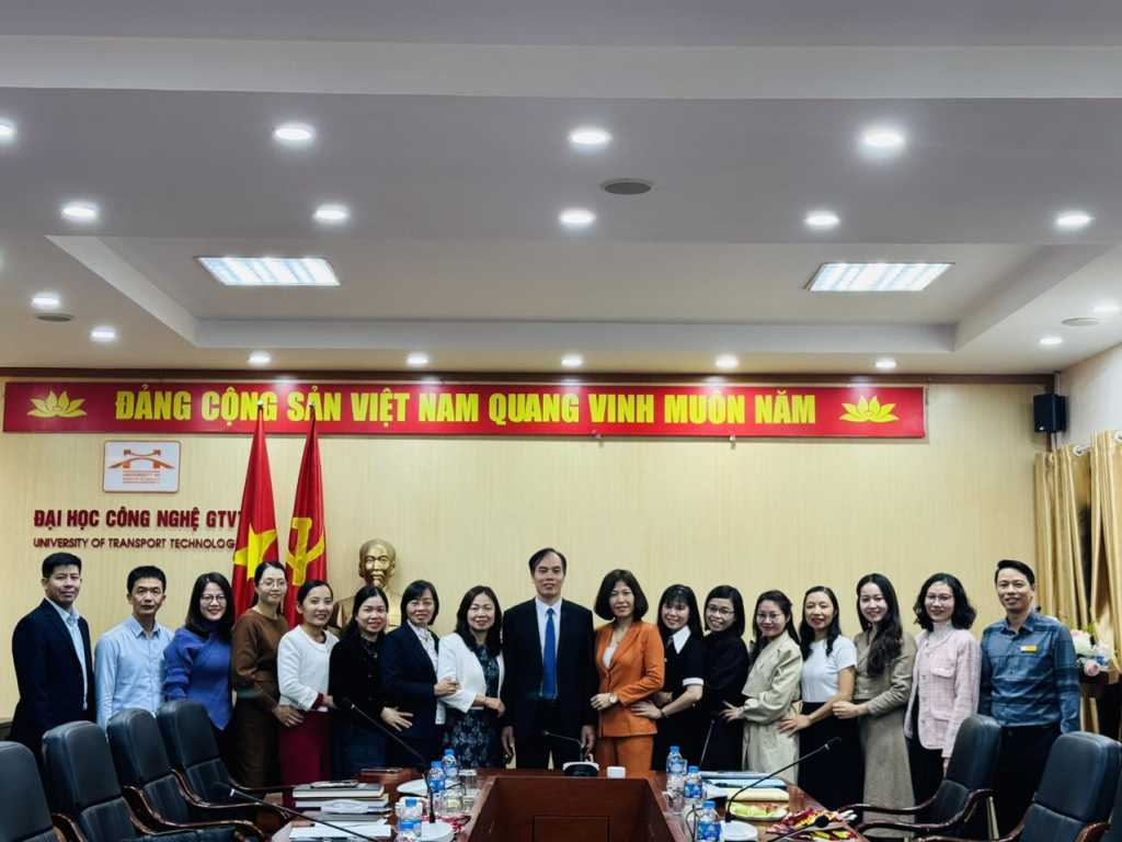 Khoa Luật - Chính trị tổ chức hội thảo khoa học về Nghiên cứu và vận dụng tác phẩm của Tổng Bí thư Nguyễn Phú Trọng vào giảng dạy các môn Lý luận chính trị ở UTT