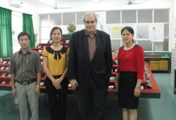 Cựu chủ tịch Hiệp hội Địa kỹ thuật và Môi trường thế giới thăm Trường