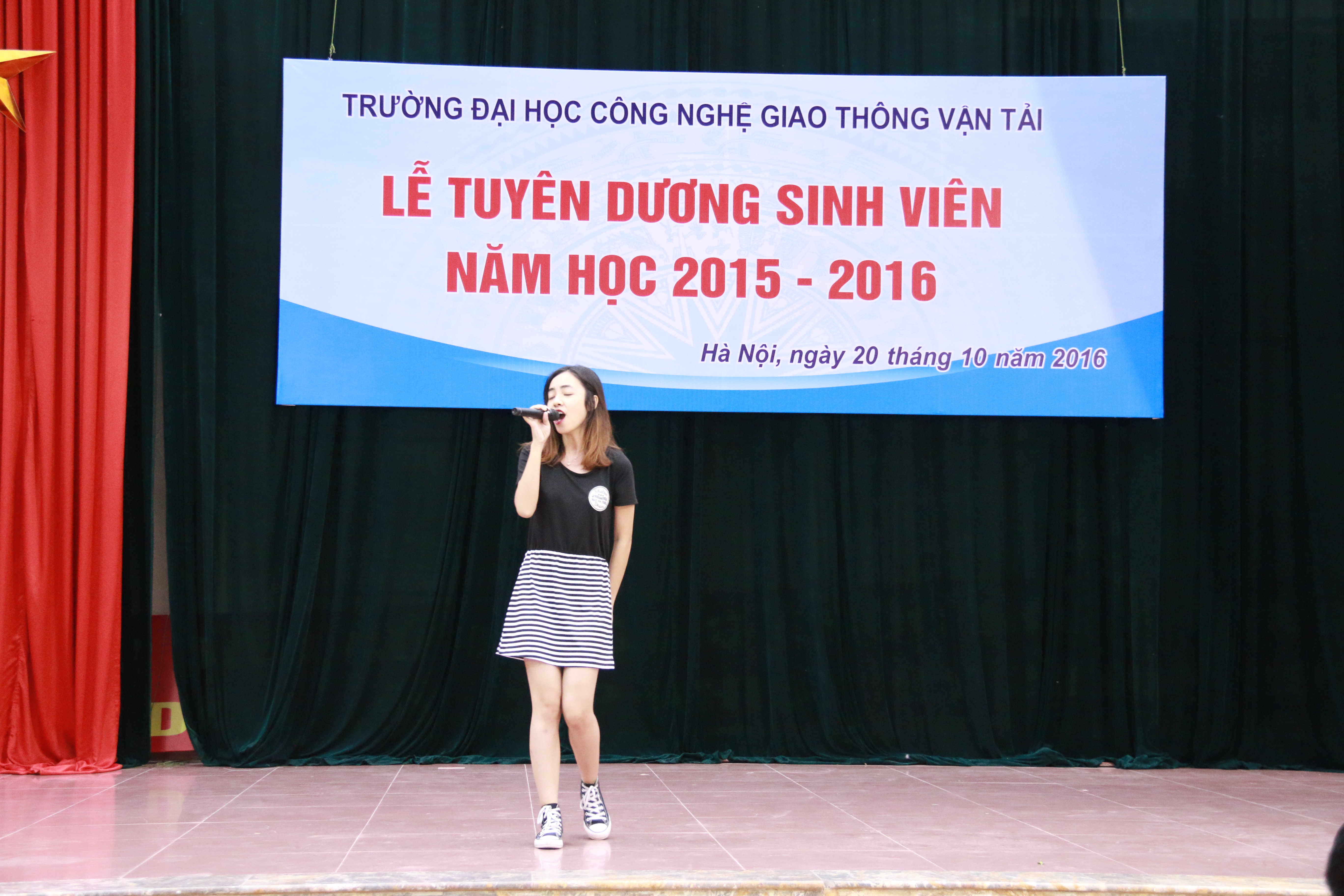 Lễ tuyên dương sinh viên tiêu biểu, xuất sắc năm học 2015 - 2016