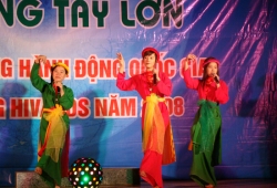 Chương trình nghệ thuật Nối vòng tay lớn phòng chống HIV/ AIDS