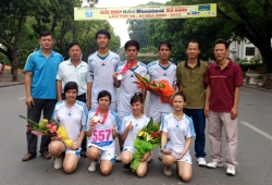 Sinh viên trường Đại học Công nghệ GTVT đạt HCV giải chạy Báo Hà Nội Mới năm 2012