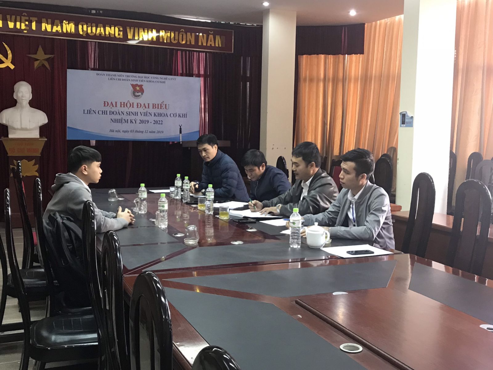 Phỏng vấn cấp học bổng cho sinh viên chuyên ngành Máy xây dựng, khoa Cơ khí, Trường Đại học Công nghệ GTVT