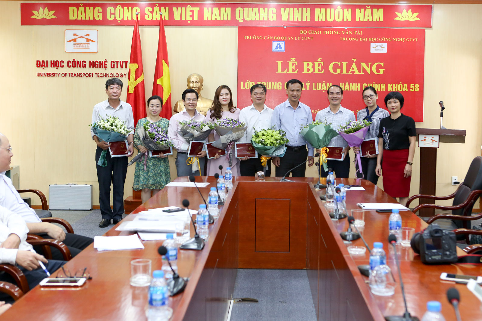 Lễ bế giảng lớp Trung cấp Lý luận chính trị - Hành chính khóa 58