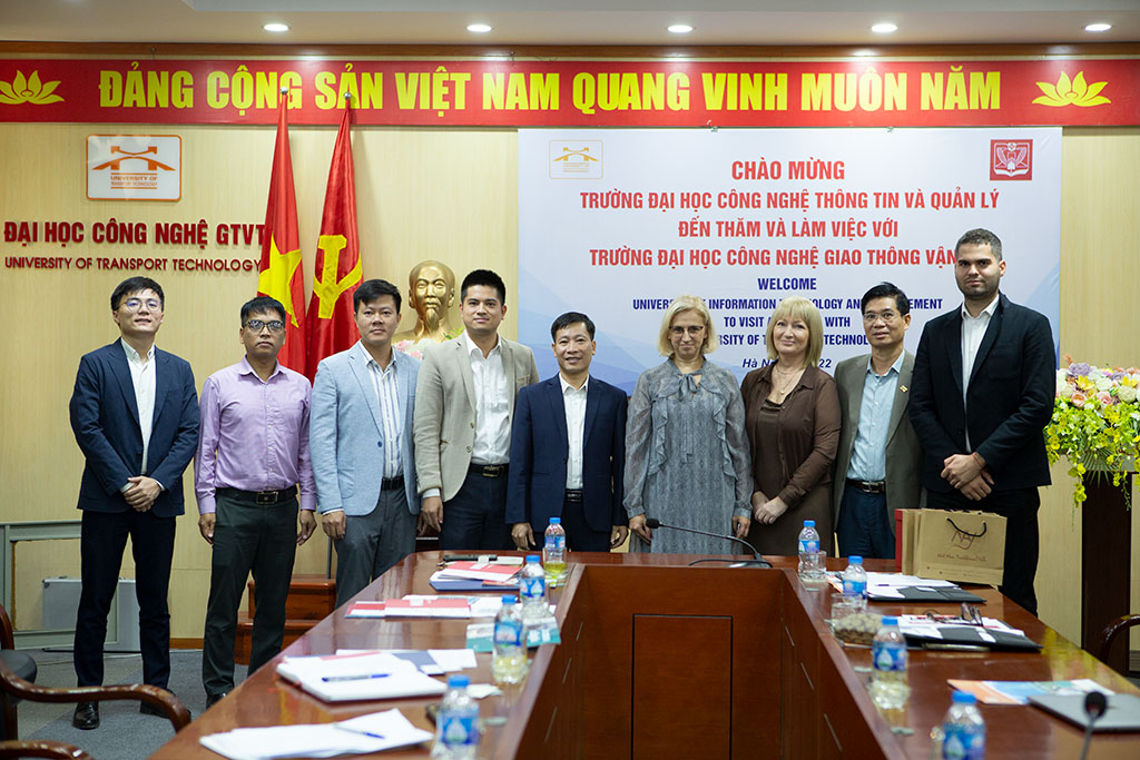 Lãnh đạo Nhà trường tiếp và làm việc  với Trường Đại học Công nghệ thông tin và Quản lý - Ba Lan (UITM)