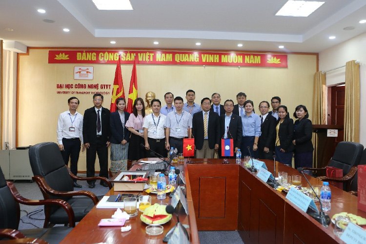 Trường Đại học Công nghệ GTVT hỗ trợ, hợp tác đào tạo nhân lực cho Ngành công chính và vận tải Lào