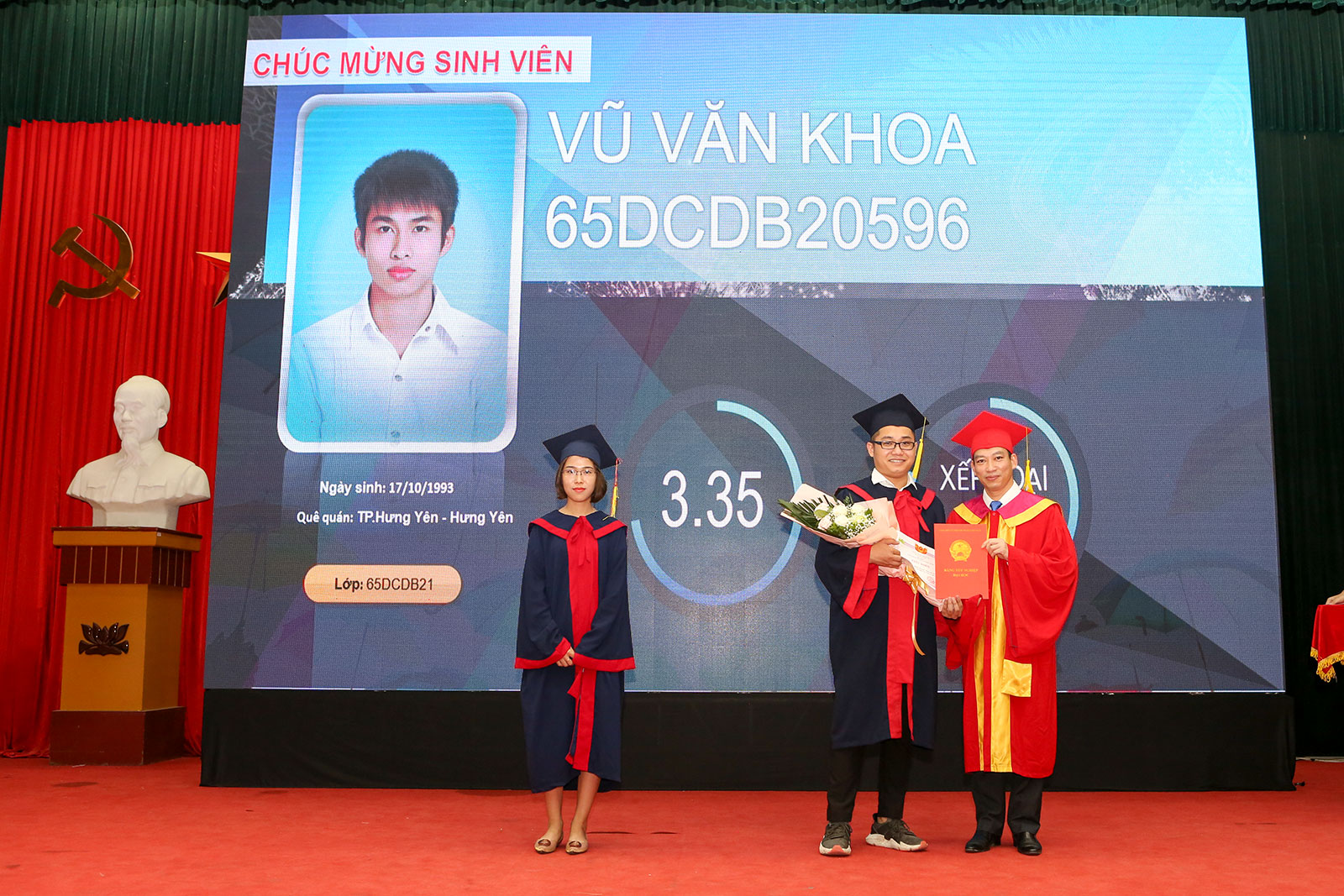 Lễ trao Bằng tốt nghiệp và Ngày hội việc làm UTT năm 2019