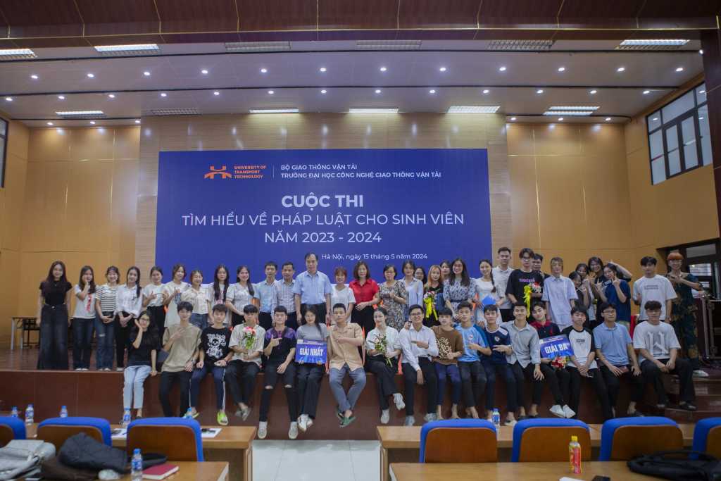 Sinh viên UTT hào hứng với Cuộc thi tìm hiểu pháp luật năm học 2023-2024