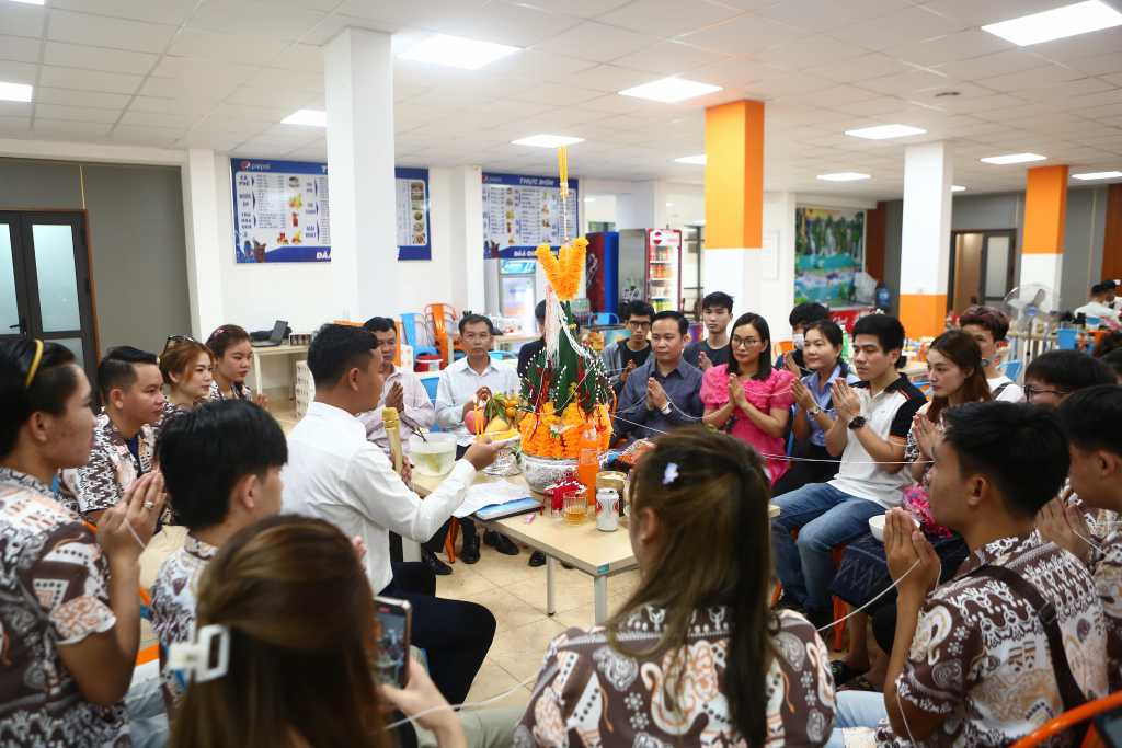 Vui Tết cổ truyền Bunpimay năm 2023 cùng Lưu học sinh Lào