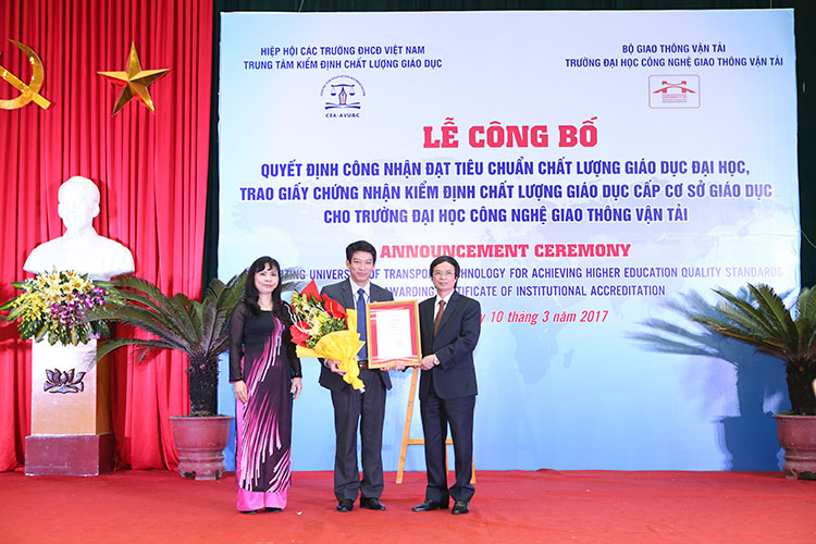 Trường Đại học Công nghệ GTVT được công nhận đạt tiêu chuẩn chất lượng giáo dục