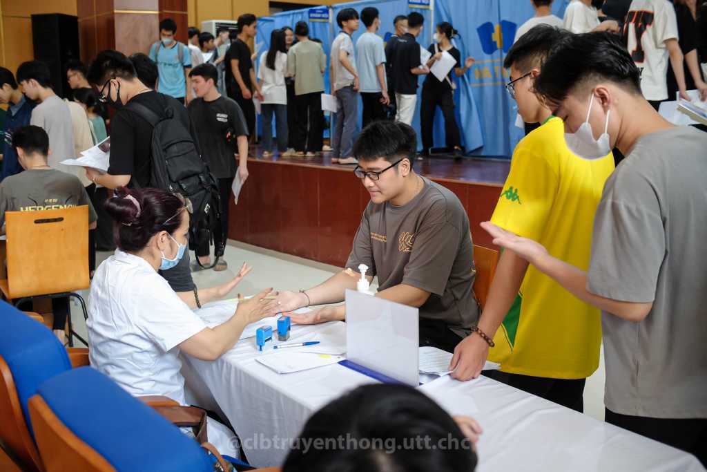 Trường Đại học Công nghệ GTVT tổ chức khám sức khỏe cho sinh viên Khóa 73 năm học 2022-2023