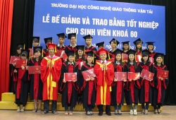 Lễ bế giảng và trao bằng tốt nghiệp cho sinh viên Khóa 60