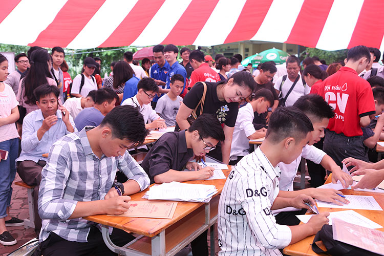 Trường Đại học Công nghệ GTVT chào đón tân sinh viên K69 nhập học