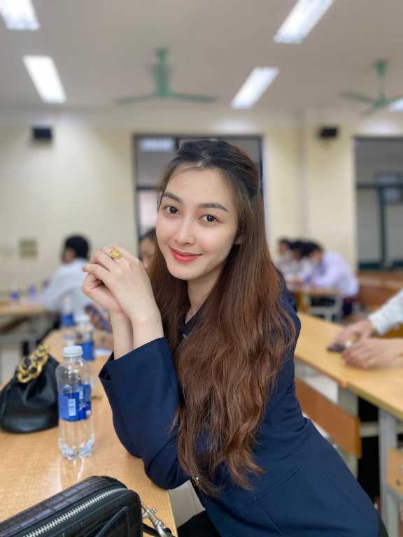 Á hậu Lào khoe bảng điểm ấn tượng tại Trường Đại học Công nghệ GTVT