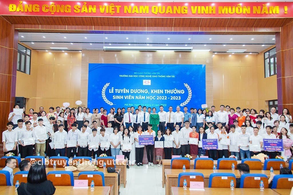 Lễ tuyên dương, khen thưởng sinh viên năm học 2022-2023