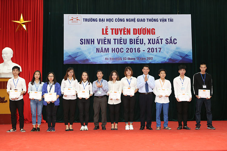 Lễ Tuyên dương sinh viên tiêu biểu, xuất sắc năm học 2016 - 2017