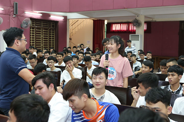 Giao lưu, tọa đàm giữa sinh viên ngành Máy xây dựng với Doanh nghiệp về cơ hội việc làm