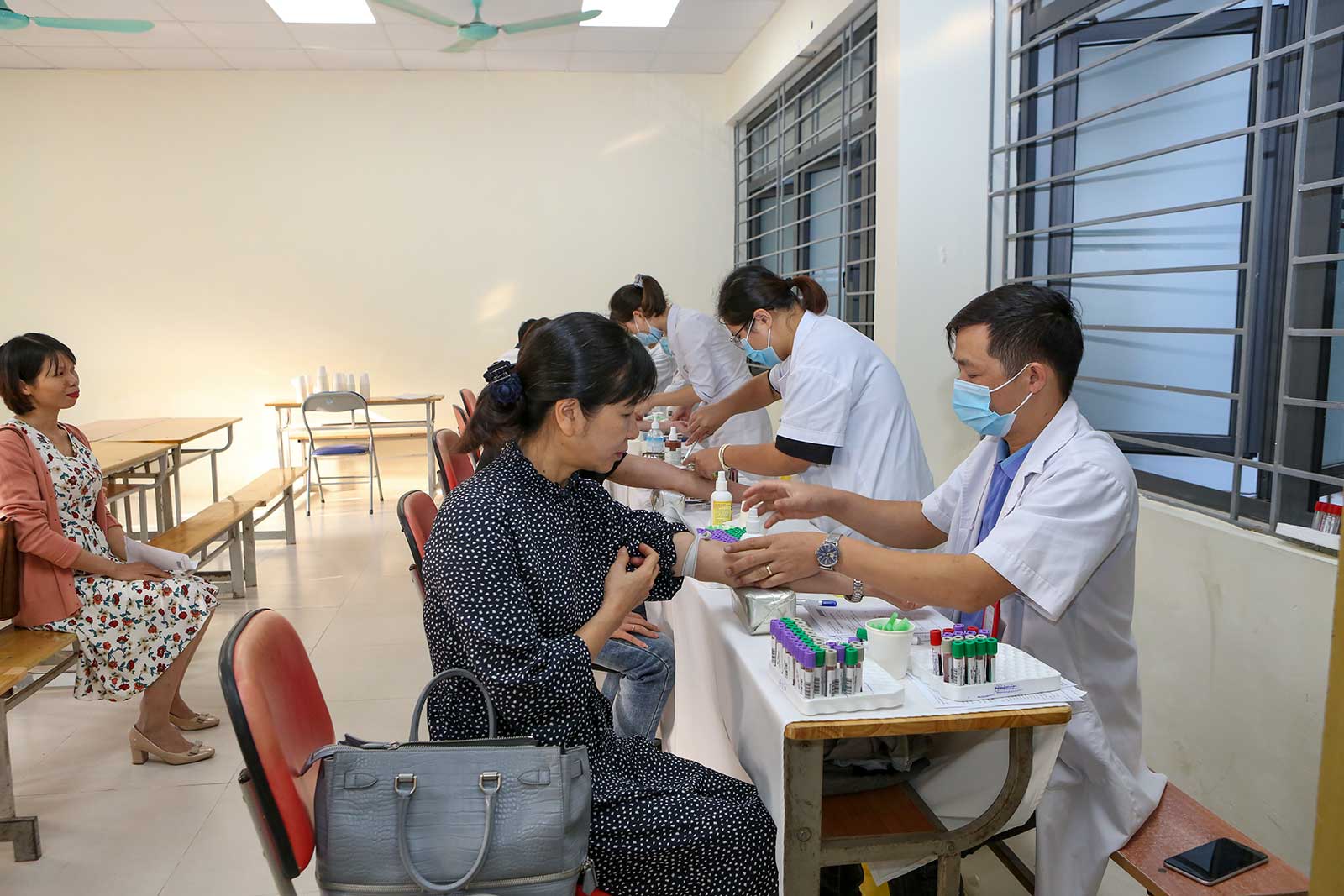 Đại học Công nghệ GTVT tổ chức khám sức khỏe định kỳ cho CB-VC-NLĐ trong toàn trường