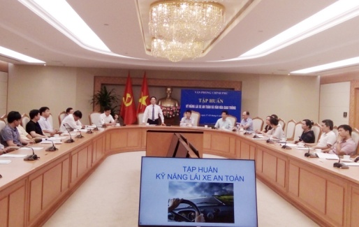 Trường Đại học Công nghệ GTVT đào tạo Kỹ năng lái xe an toàn và văn hóa giao thông cho Cục Quản trị - Văn phòng Chính phủ