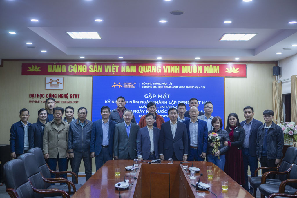 Gặp mặt nhân kỷ niệm 80 năm Ngày thành lập QĐNDVN và 35 năm Ngày hội Quốc phòng toàn dân