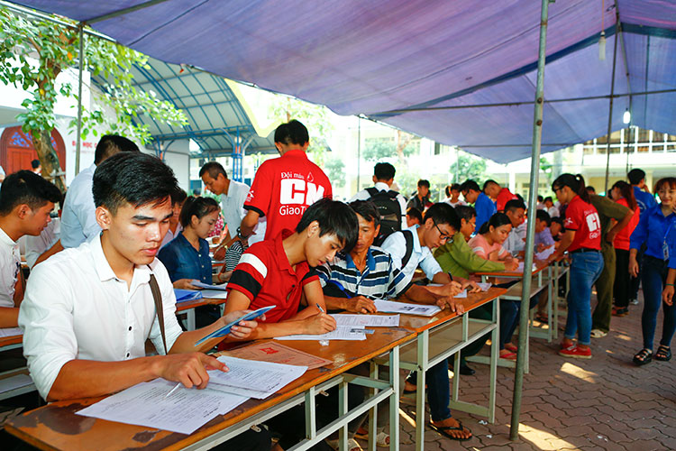 Trường Đại học Công nghệ GTVT chào đón tân sinh viên K67 nhập học