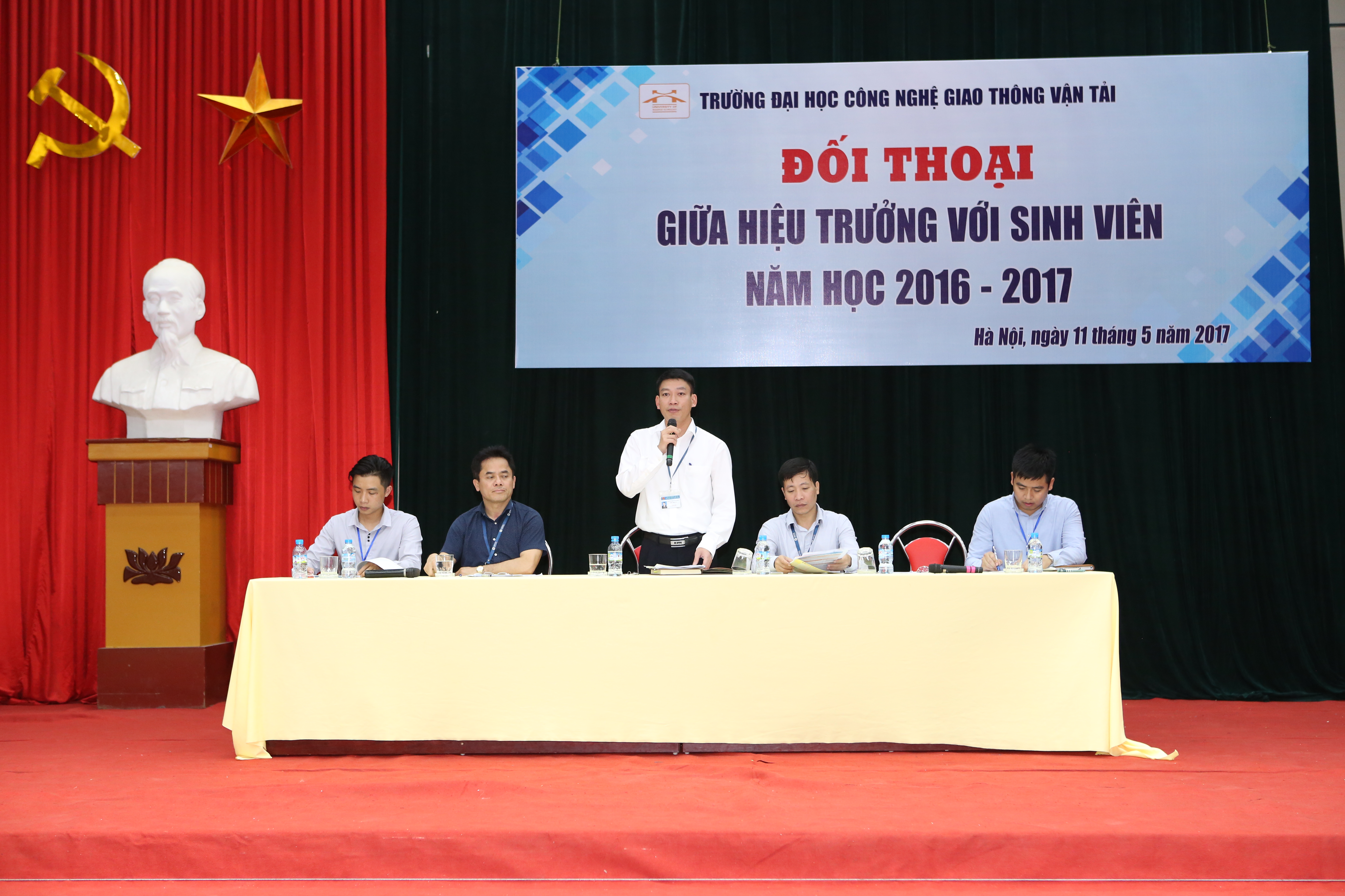 Chương trình Đối thoại giữa Hiệu trưởng với sinh viên năm học 2016 – 2017