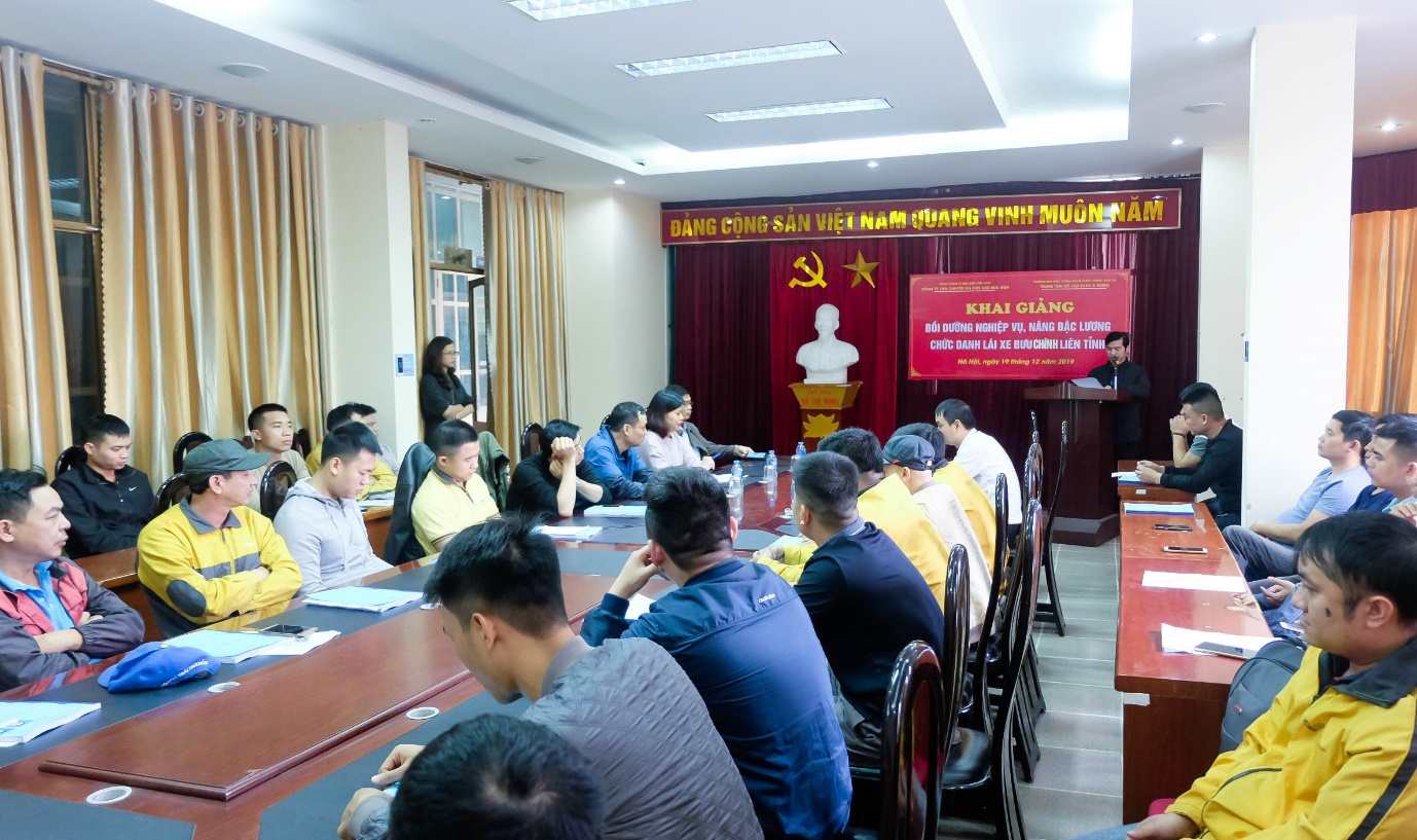 Khai giảng lớp Bồi dưỡng nghiệp vụ, nâng bậc lương chức danh lái xe bưu chính liên tỉnh