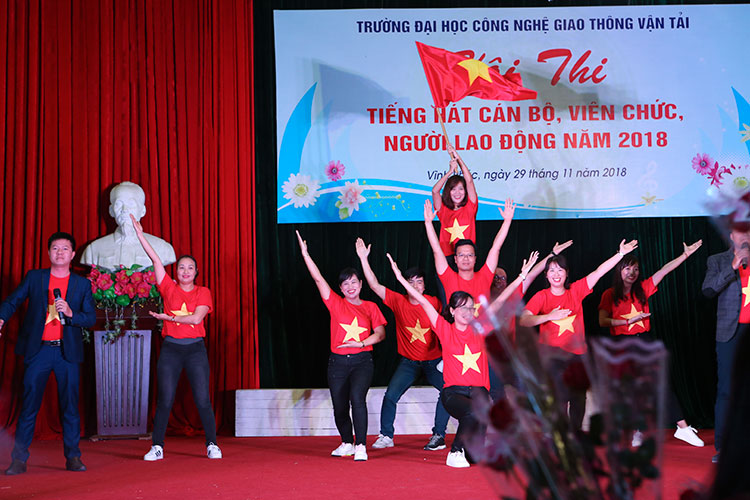 Hội thi tiếng hát cán bộ, viên chức, người lao động Trường Đại học Công Nghệ GTVT năm 2018