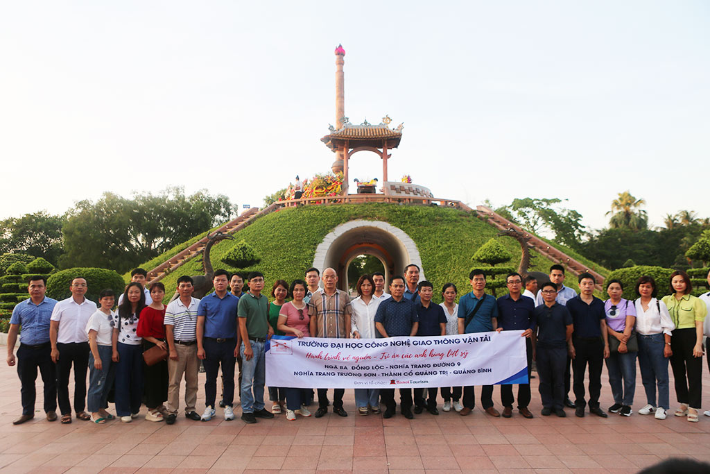 Chương trình tham quan thực tế của đội ngũ cán bộ, quản lý Trường Đại học Công nghệ GTVT
