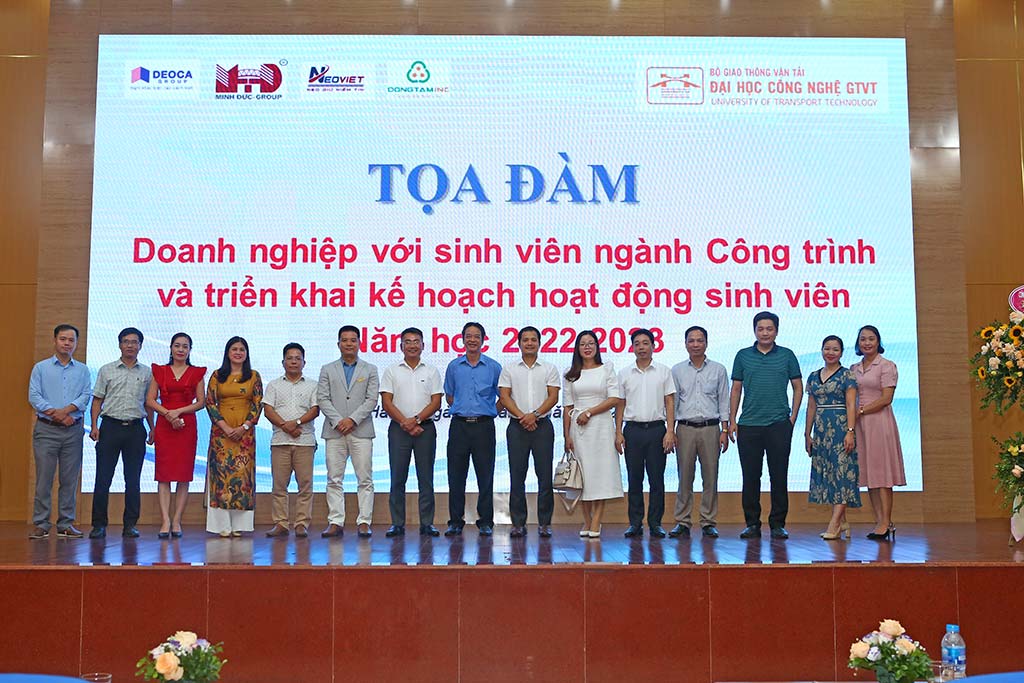 Khoa Công trình tổ chức Tọa đàm sinh viên với doanh nghiệp và triển khai kế hoạch hoạt động sinh viên năm học 2022-2023