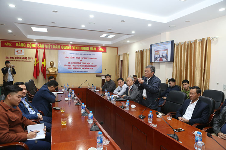 Khoa Cơ khí tổng kết kỳ thực tập chuyên ngành và sơ kết chương trình đào tạo theo đặt hàng của doanh nghiệp năm 2018