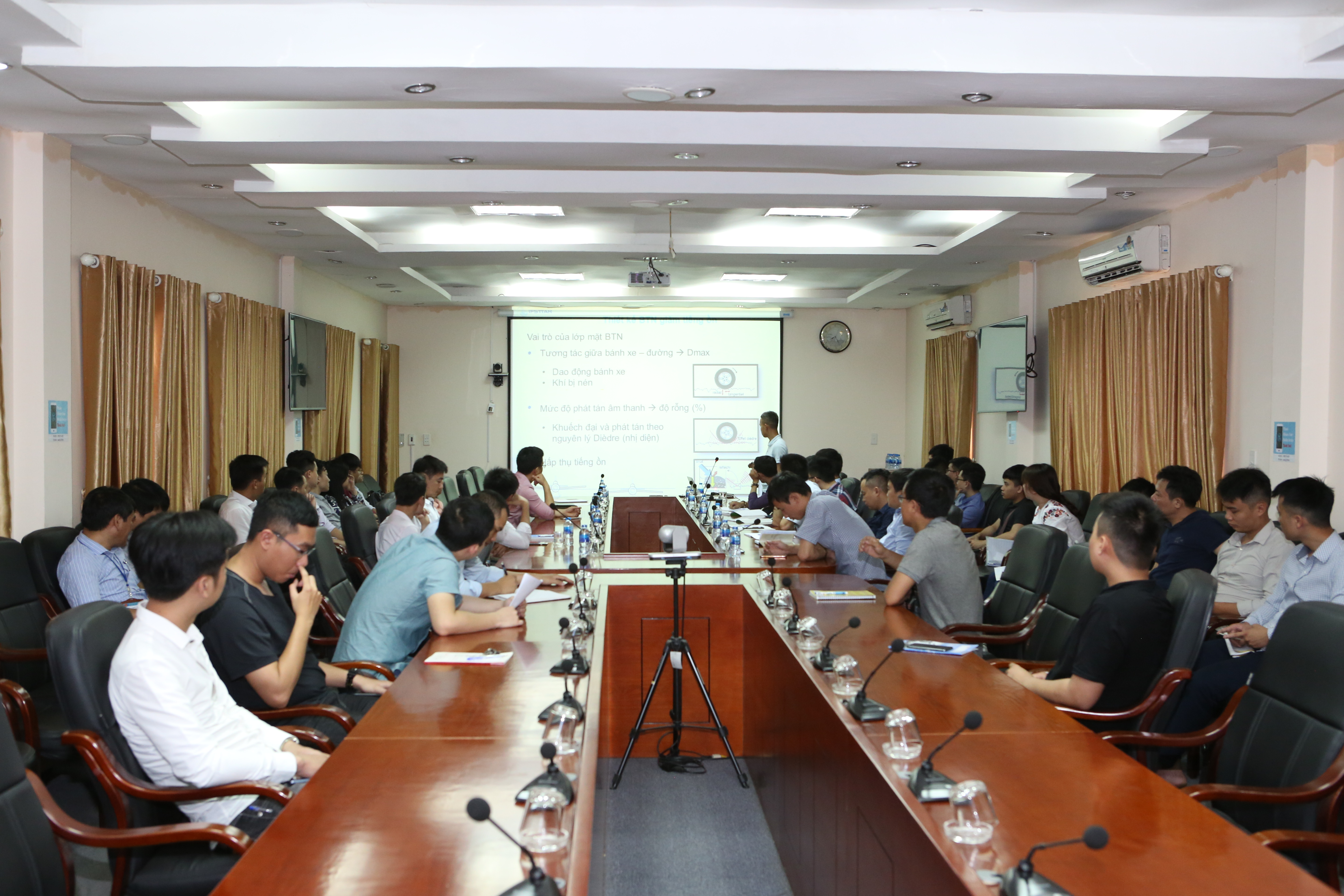 Hội thảo chuyên đề “Công nghệ mới cho hạ tầng giao thông thành phố về vật liệu, năng lượng và kết nối”