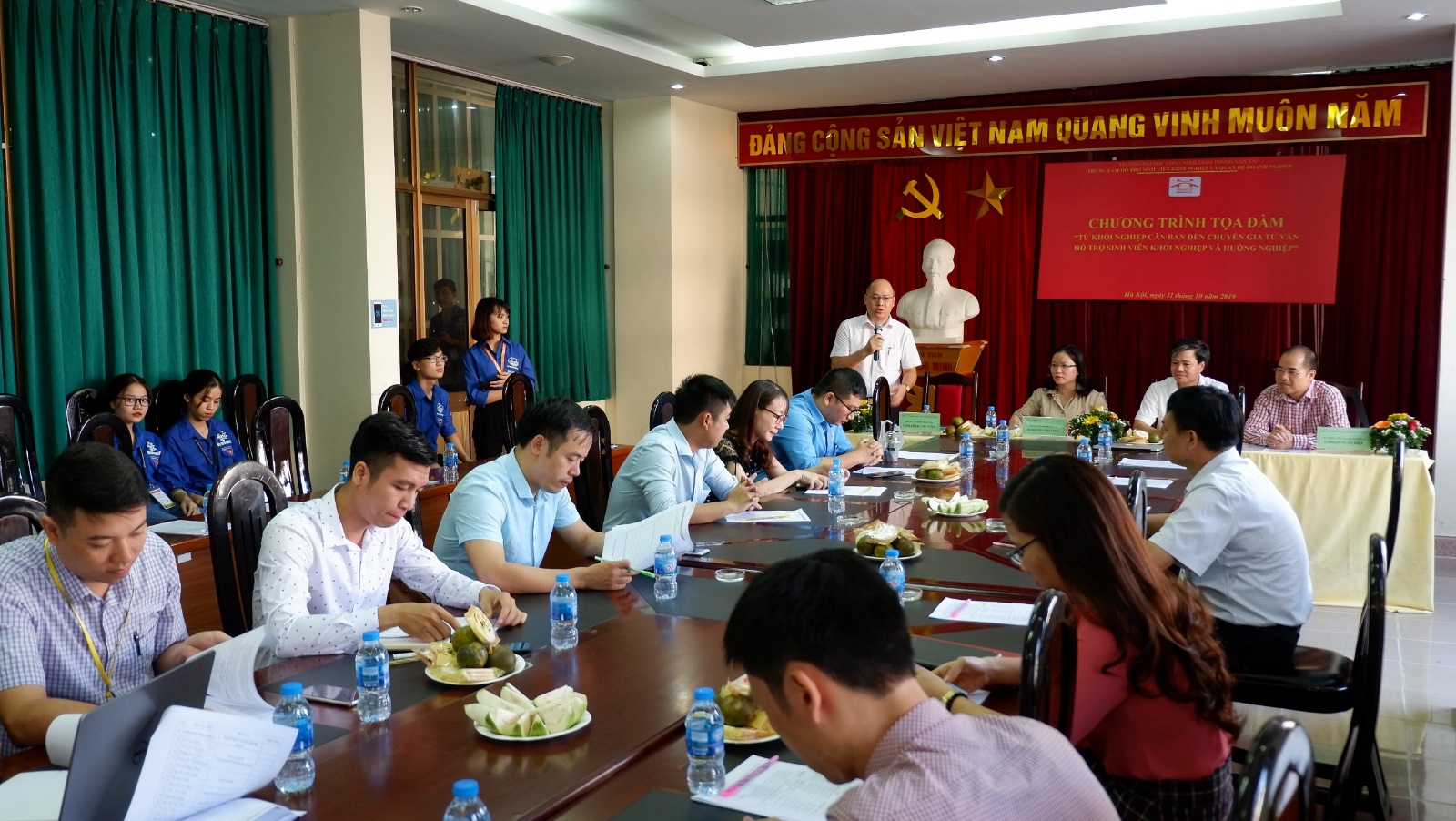 Chương trình tọa đàm “Từ khởi nghiệp cơ bản đến chuyên gia tư vấn hỗ trợ  sinh viên khởi nghiệp và hướng nghiệp”