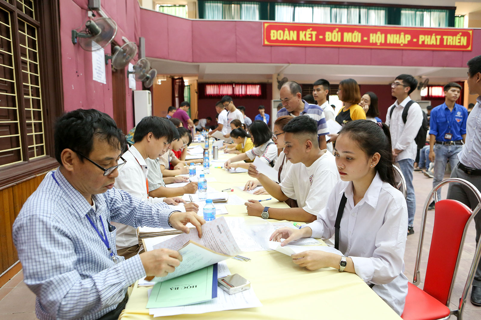 Trường Đại học Công nghệ GTVT chào đón tân sinh viên K70 nhập học