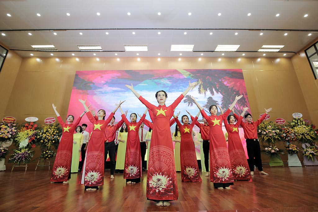 Trường Đại học Công nghệ GTVT tổ chức kỷ niệm 75 năm thành lập Trường và ngày Nhà giáo Việt Nam 20/11