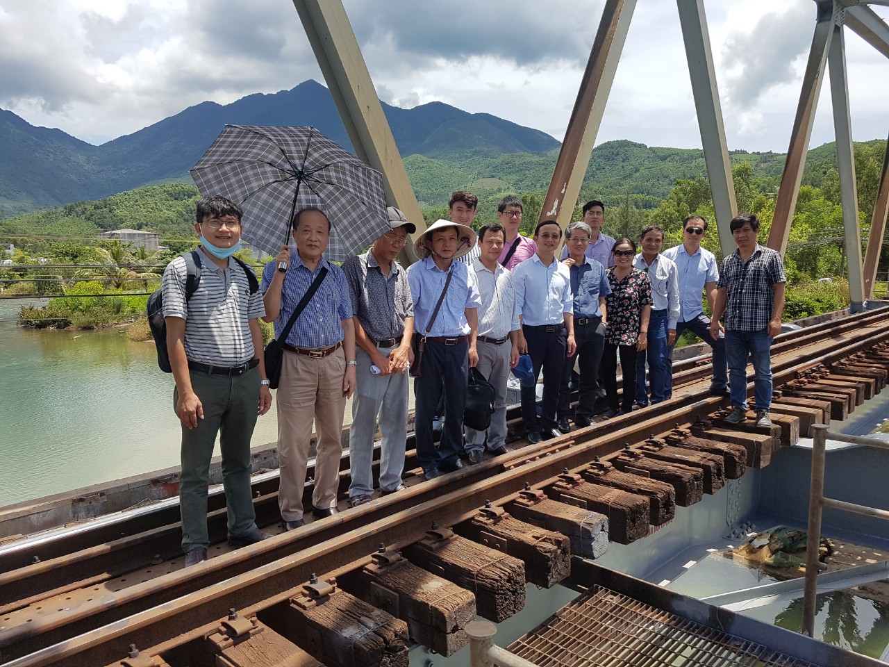 Hoàn thiện công nghệ chế tạo sơn chống ăn mòn chất lượng cao (tuổi thọ >15 năm), có sử...