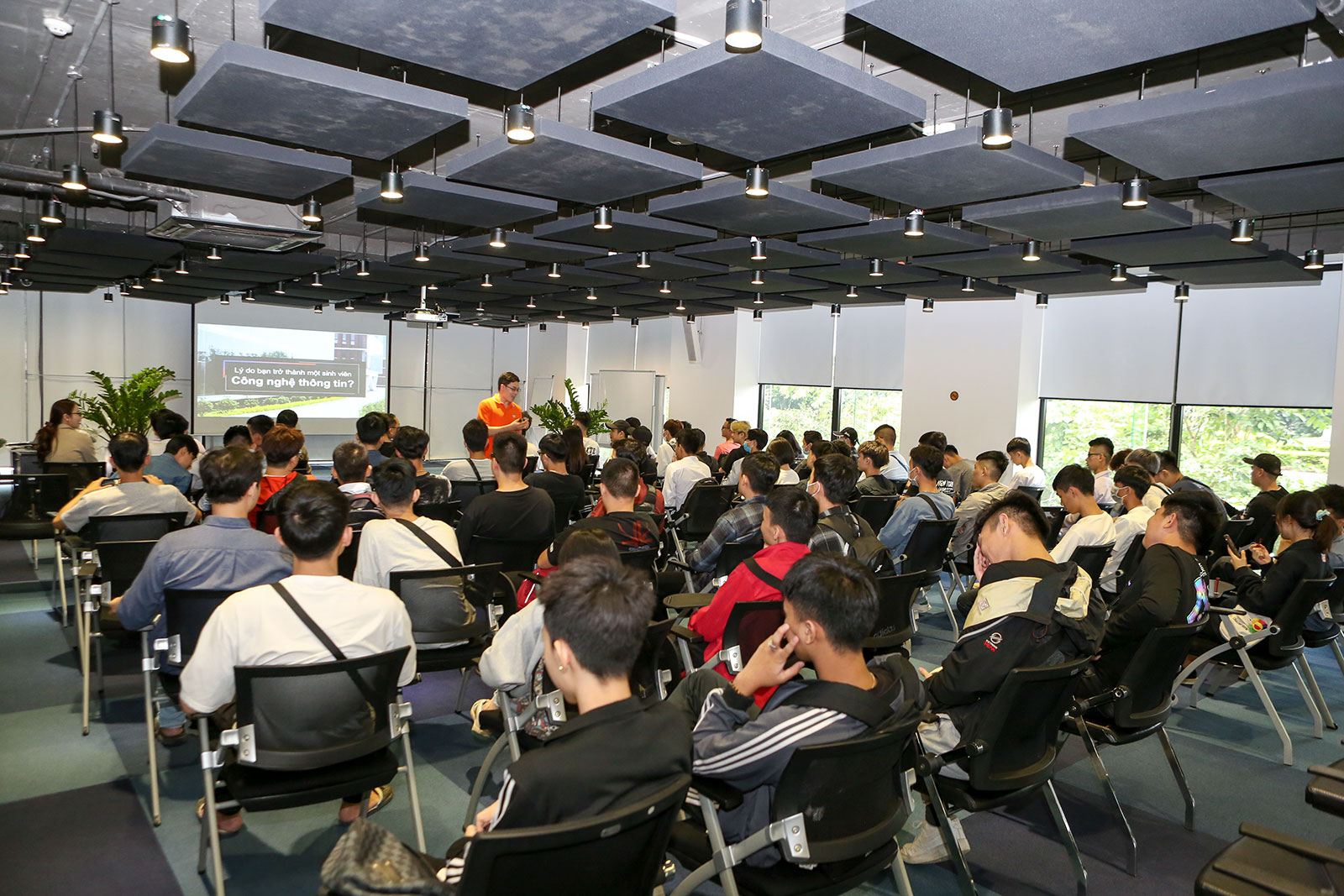 Tân sinh viên Khóa 71 thăm quan thực tế tại Công ty FPT Software