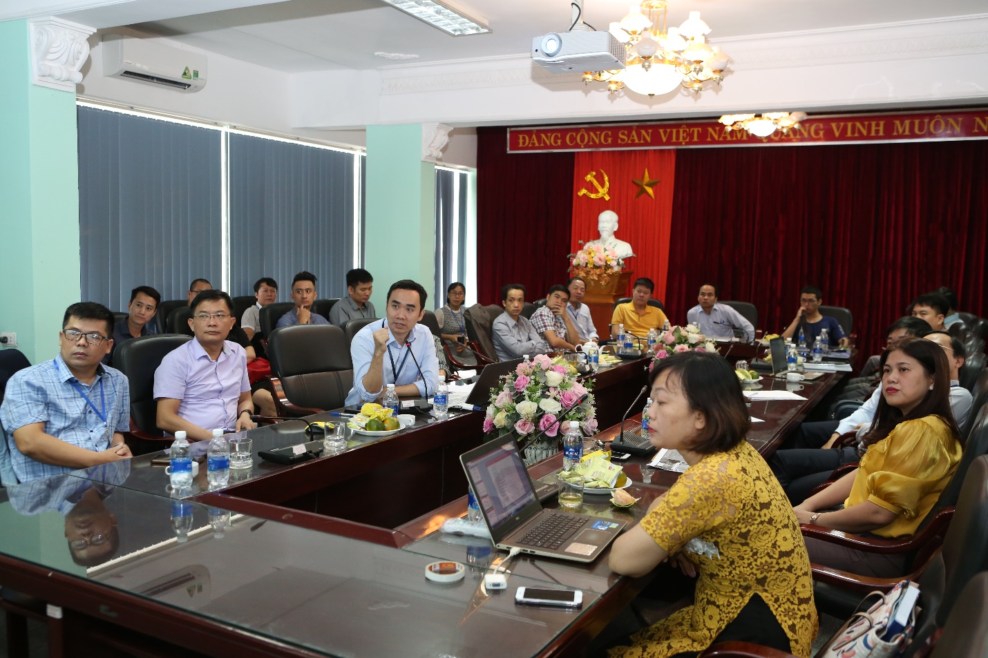 Khoa Công trình tổ chức Hội thảo khoa học về phương pháp tính toán và công nghệ vật liệu tiên tiến