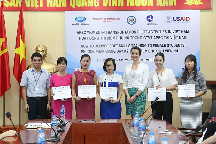 Khóa đào tạo cán bộ giảng viên về phương pháp giảng dạy kỹ năng mềm cho nữ sinh viên