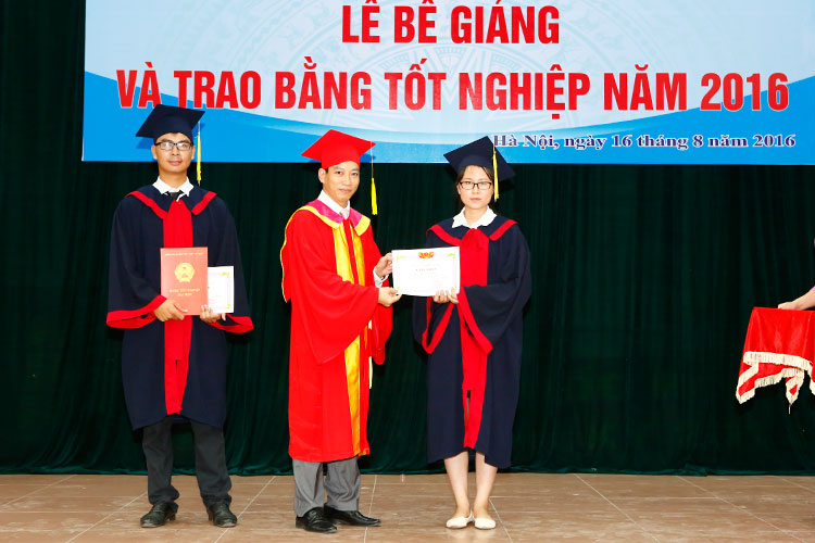 Lễ bế giảng và trao bằng tốt nghiệp cho các tân kỹ sư công nghệ Khóa 62, cử nhân đại học Khóa 63, cao đẳng Khóa 64