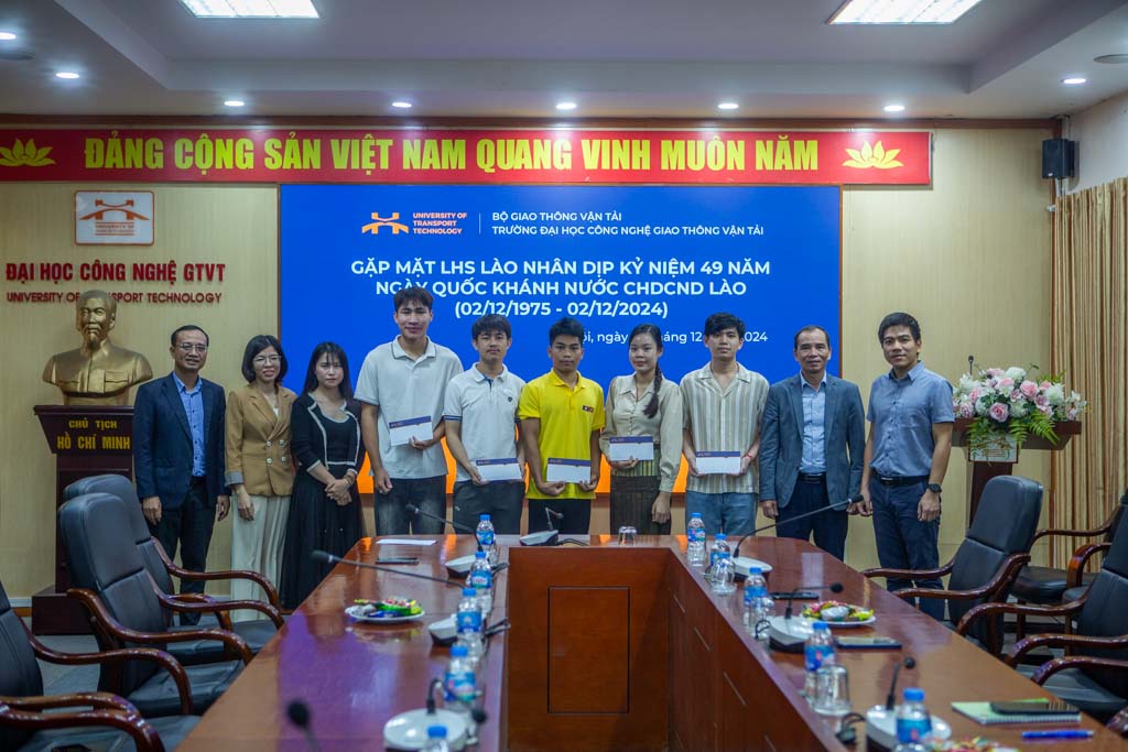 Gặp mặt Lưu học sinh Lào nhân dịp kỷ niệm 49 năm ngày Quốc khánh nước CHDCND Lào