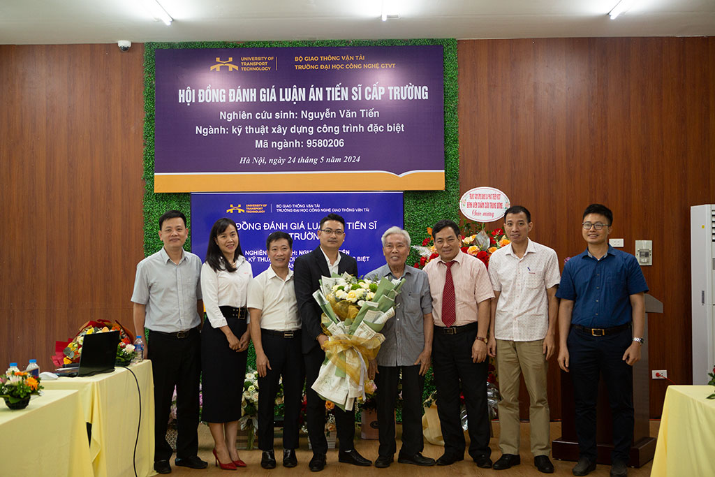 NCS Nguyễn Văn Tiến bảo vệ thành công Luận án tiến sĩ cấp Trường