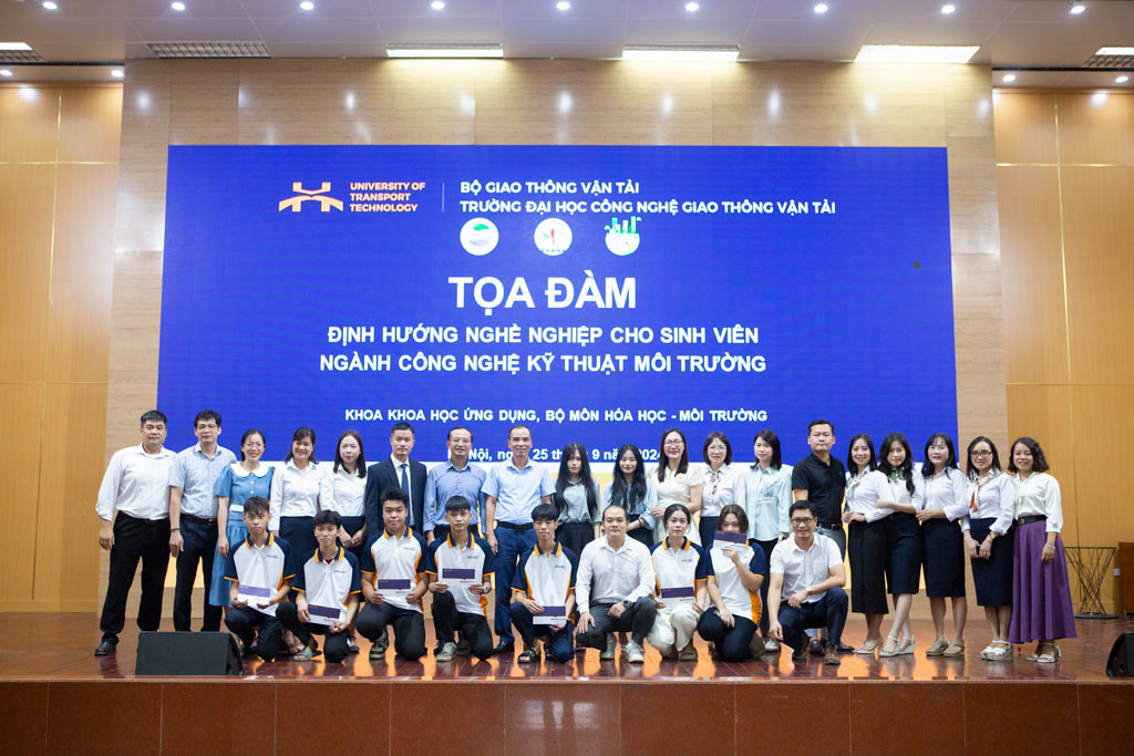 Tọa đàm định hướng nghề nghiệp cho sinh viên ngành Công nghệ kỹ thuật môi trường
