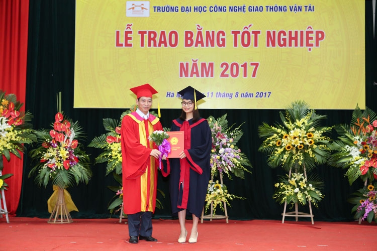 Lễ bế giảng và trao bằng tốt nghiệp cho các tân kỹ sư khóa 63 ngành Công trình, cơ khí; khóa 64 ngành Kinh tế vận tải và Công nghệ thông tin; cao đẳng khóa 65