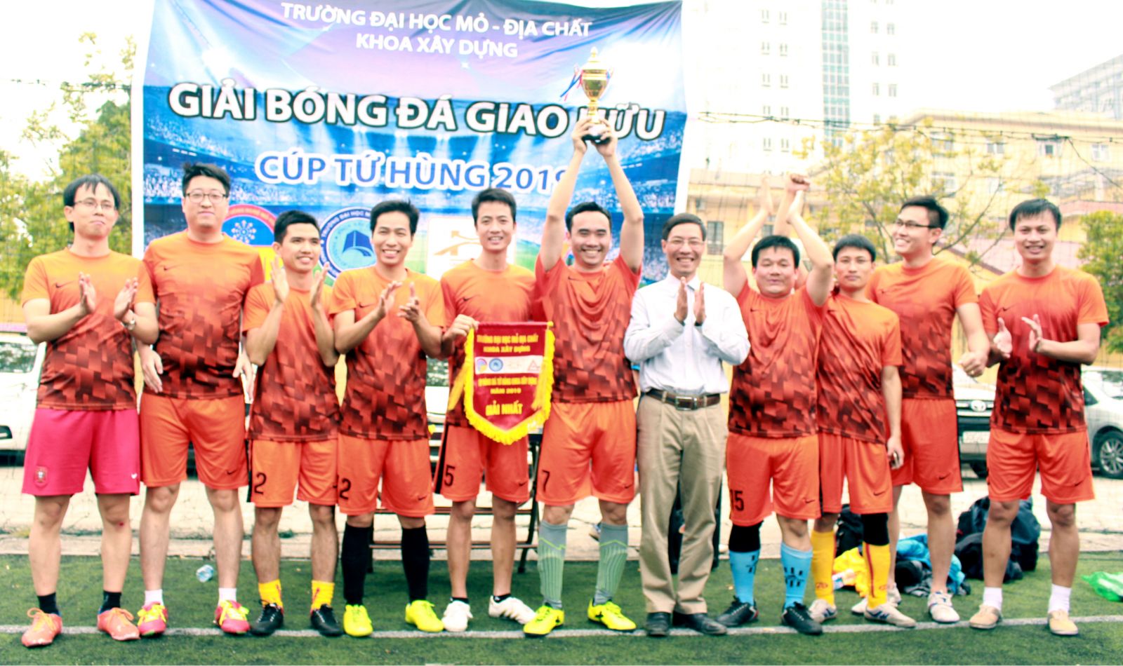 Khoa Công trình - UTT vô địch giải bóng đá giao hữu cúp tứ hùng 2019