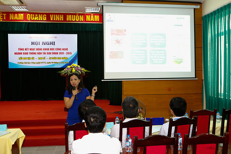 Phiên họp của Tiểu ban Vận tải - Kinh tế - An toàn giao thông Hội nghị Tổng kết hoạt động KHCN ngành GTVT giai đoạn 2011-2016