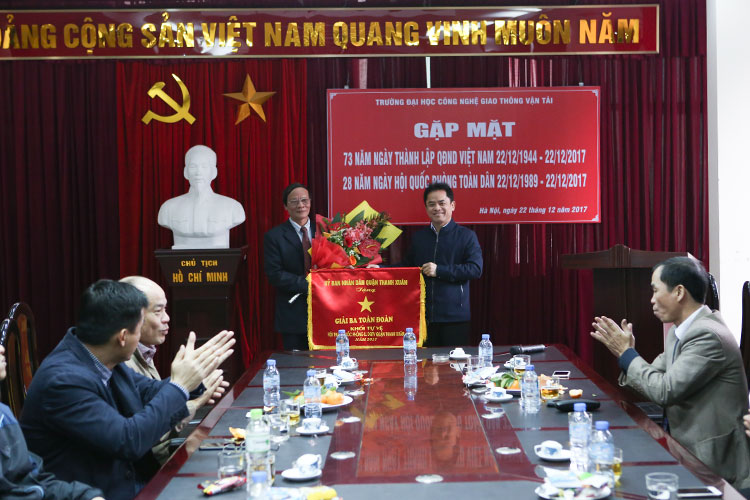 Gặp mặt nhân kỷ niệm 73 năm Ngày thành lập QĐNDVN và 28 năm Ngày hội Quốc phòng toàn dân